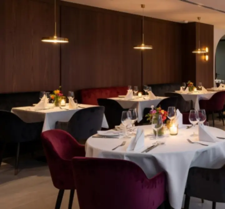 Nowoczesna sala restauracyjna w Bras B.V. przygotowana na rezerwacje stolików